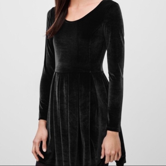 Aritizia Talula Lambeth Black Velvet Dress - Picture 2 of 5